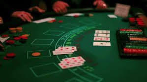 Một người chơi đang tham gia sảnh game slot online trên crazy time